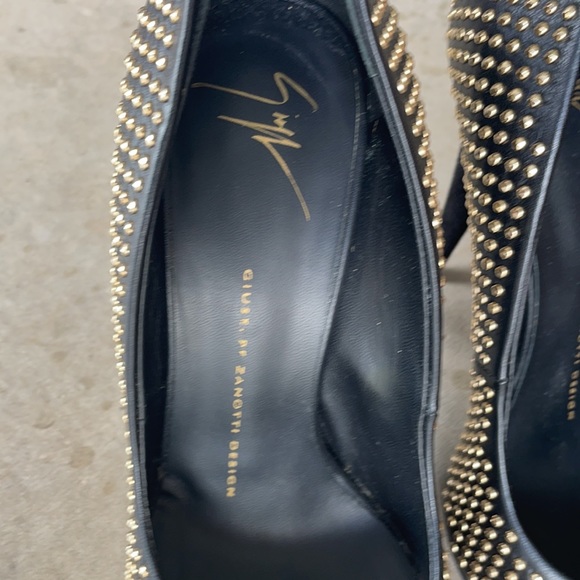 Beautiful Giuseppe pumps - Picture 3 of 7
